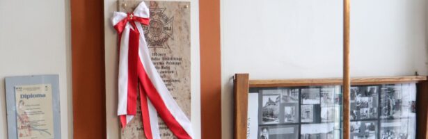 Uroczyste odsłonięcie tablicy pamiątkowej w Bielskiej Szkole Przemysłowej